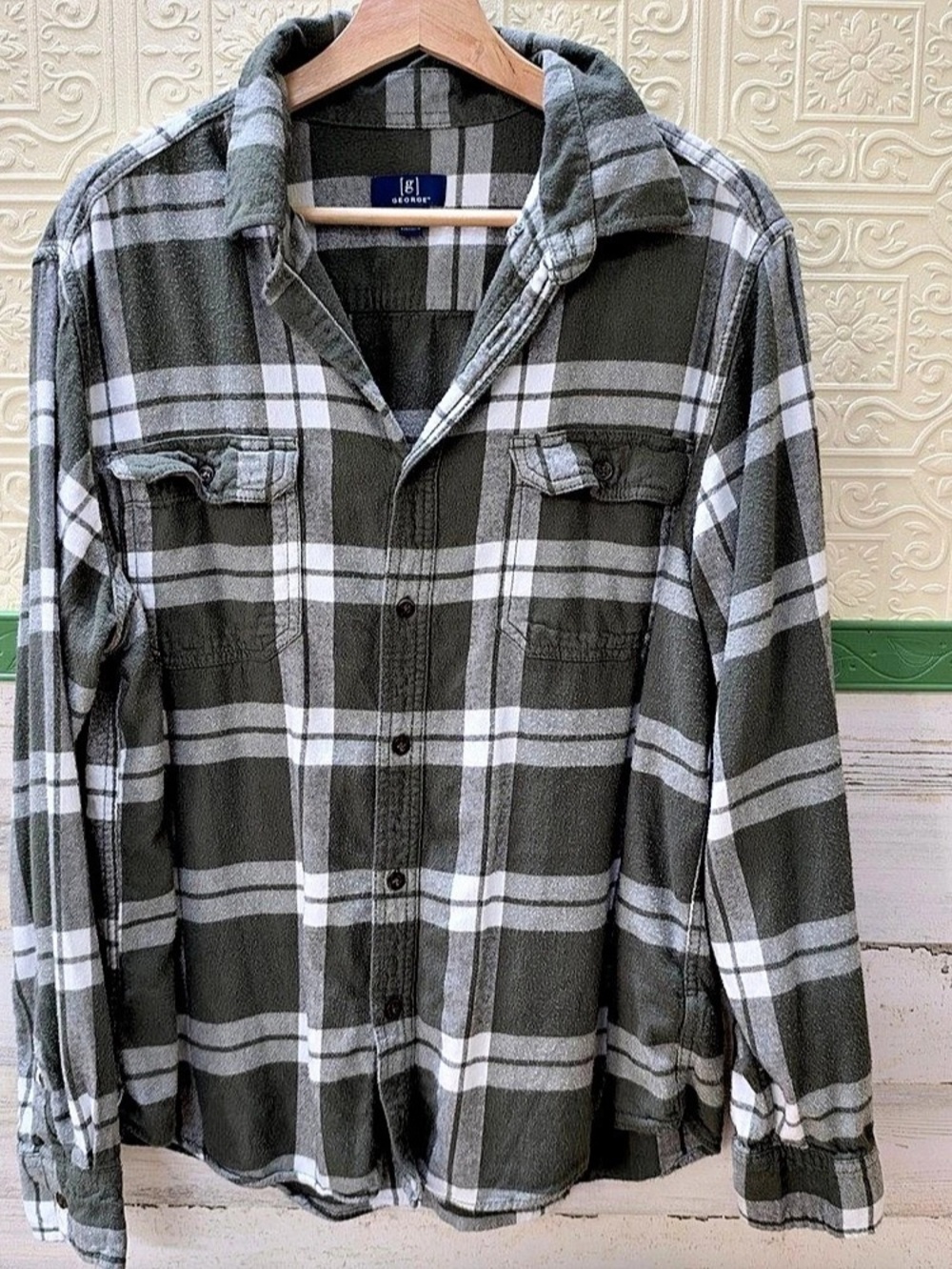 George Plaid Button-Up Shirt in Green & White Size Large